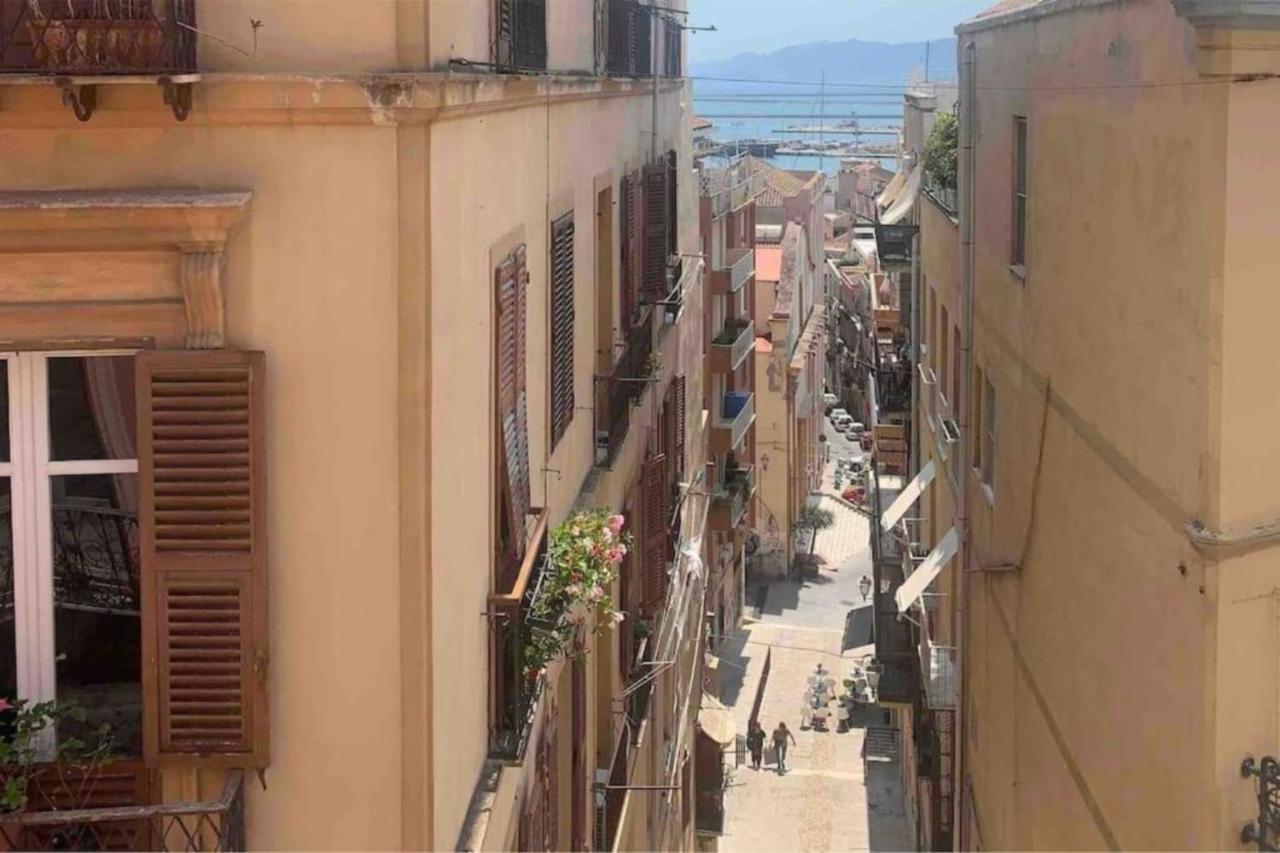 Appartamento Cagliari Centro Con Vista Sul Porto Exterior foto