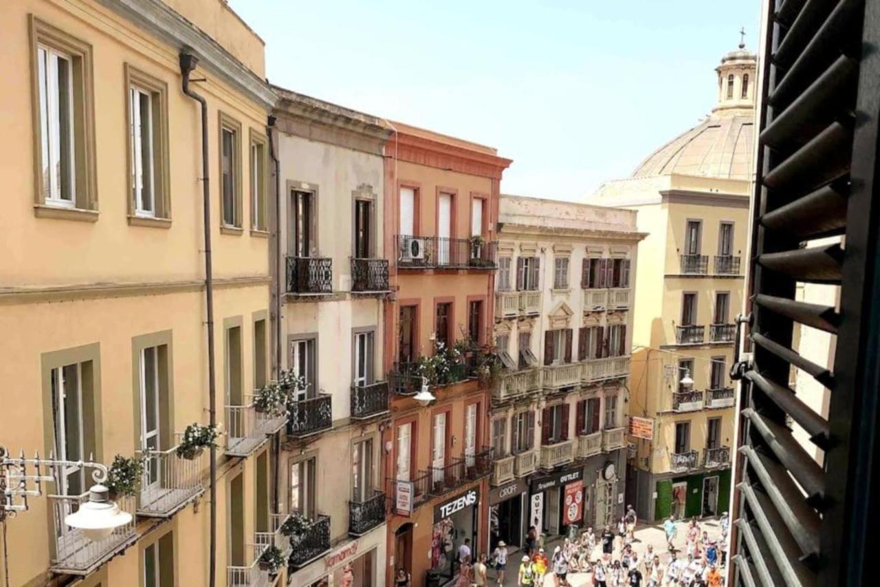 Appartamento Cagliari Centro Con Vista Sul Porto Exterior foto