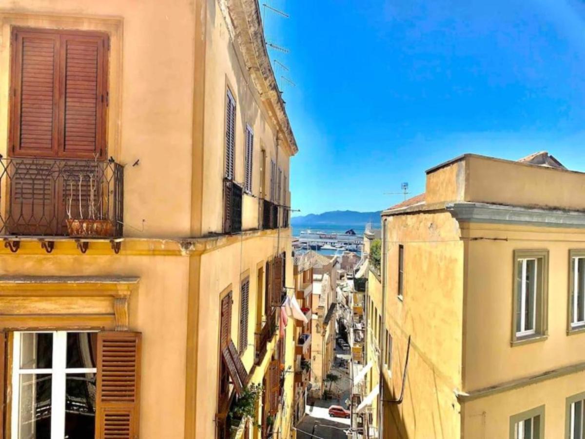 Appartamento Cagliari Centro Con Vista Sul Porto Exterior foto