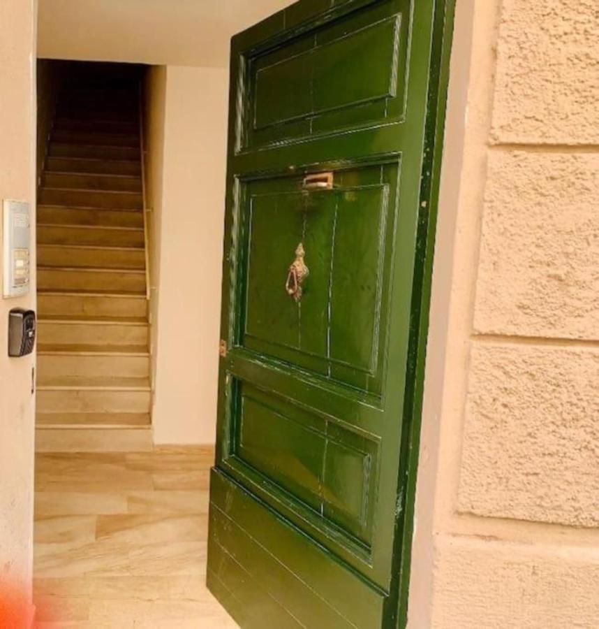 Appartamento Cagliari Centro Con Vista Sul Porto Exterior foto